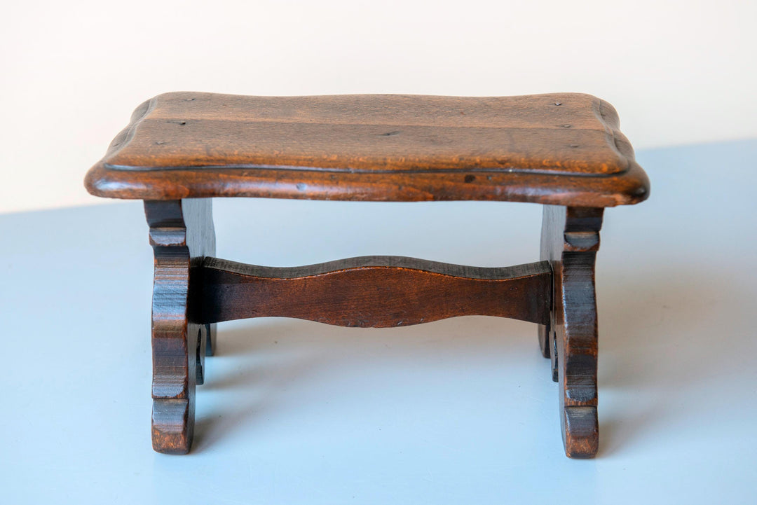 19th Century Primitive Wooden Stool With Scalloped Top