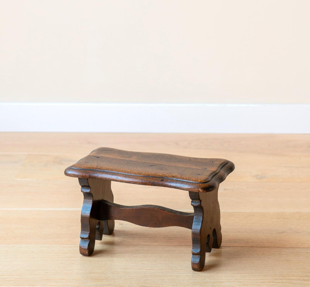 19th Century Primitive Wooden Stool With Scalloped Top