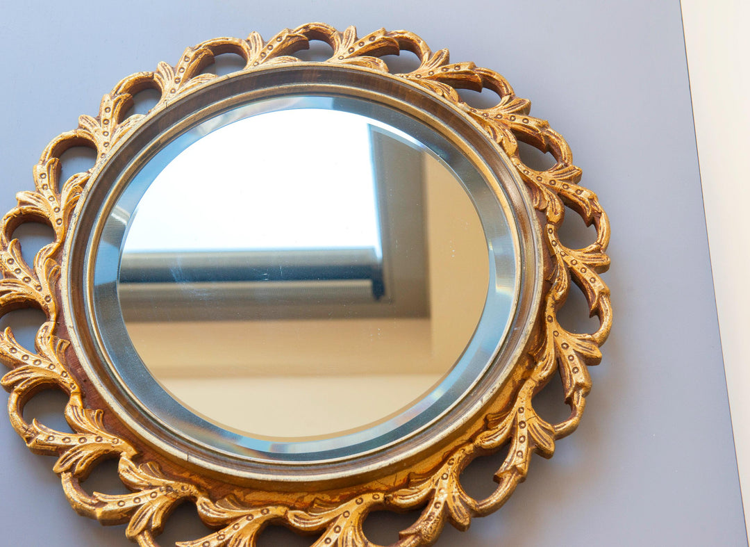 Italian Giltwood Round Wall Mirror - Hollywood Regency