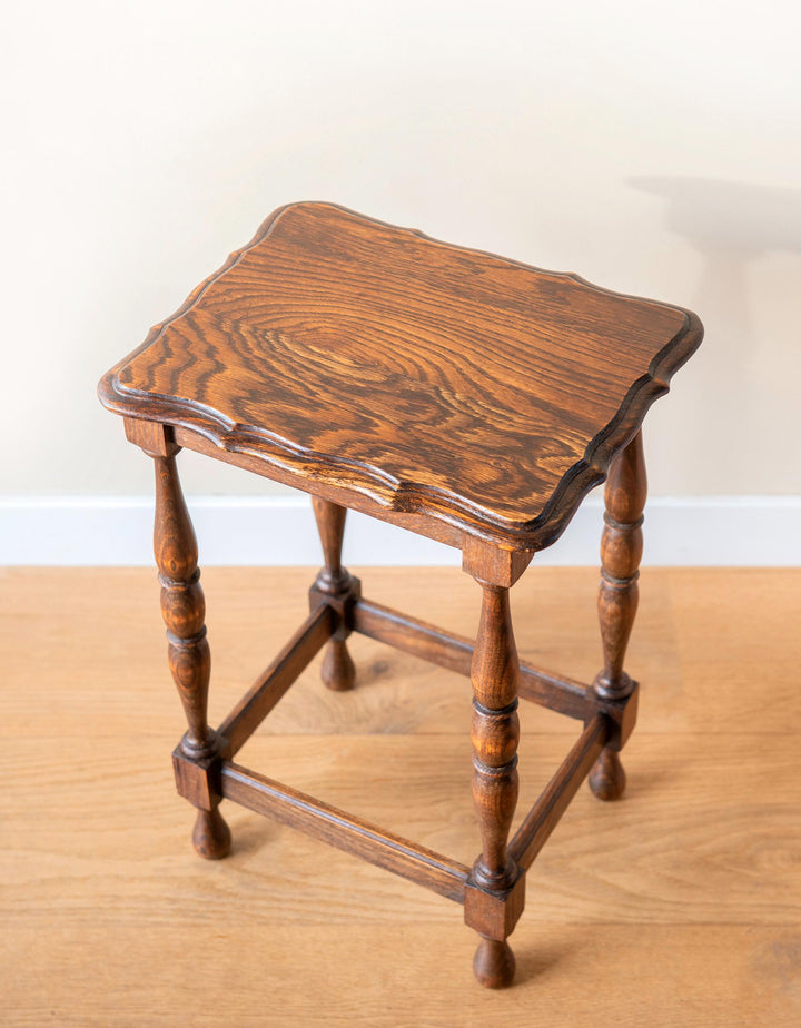 Antique Oak Victorian Side Table With Scalloped Tabletop