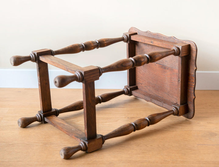 Antique Oak Victorian Side Table With Scalloped Tabletop
