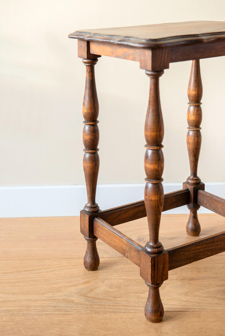 Antique Oak Victorian Side Table With Scalloped Tabletop
